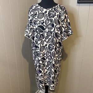 Ann Taylor Factory Women’s Petite Large Black and White Floral Midi Dress